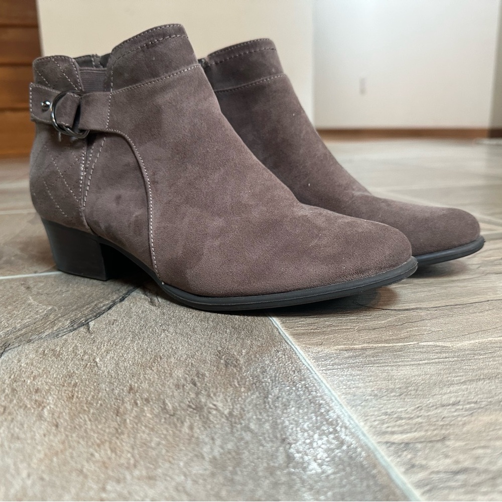 Elegant Gray Ankle Boots